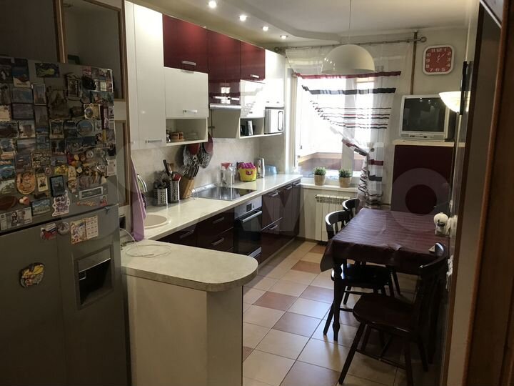 3-к. квартира, 64 м², 1/6 эт.