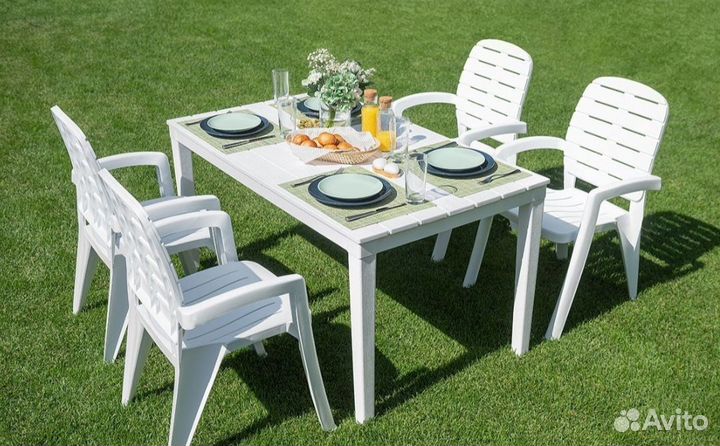 Комплект дачной пластиковой мебели