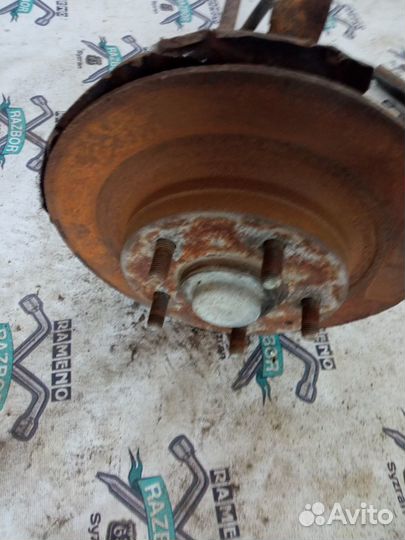 Ступица задняя левая Mazda Capella