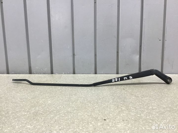 Поводок стеклоочистителя передний правый Skoda Oct