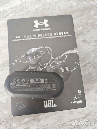 Беспроводные наушники JBL Under Armor Streak