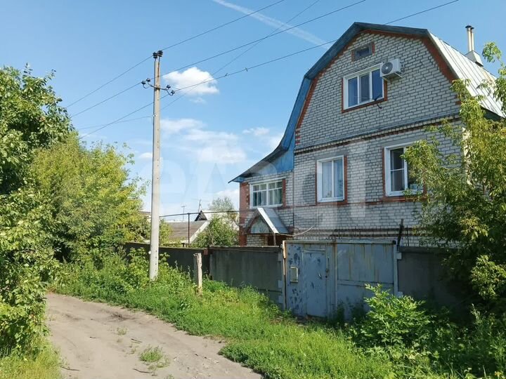 Дом 196 м² на участке 10,6 сот.