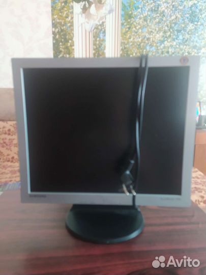 Монитор Samsung