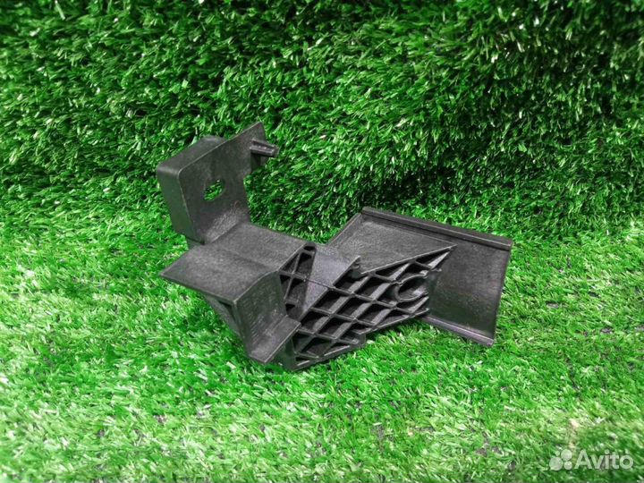 Кронштейн фары Zafira B (04-11) L нижний к крылу