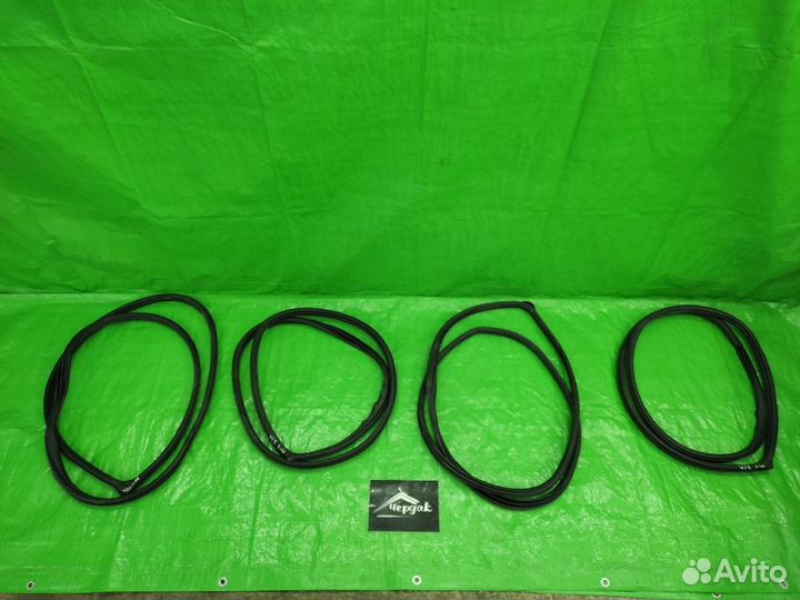 Уплотнитель проема двери Mazda CX-7