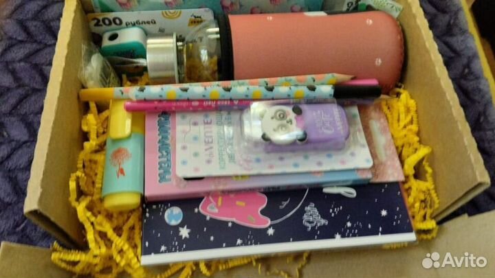 Отдам школьные наборы для девочки и мальчика