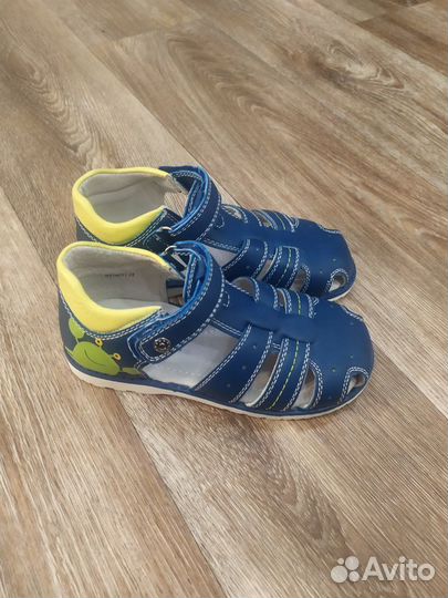 Сандали новые