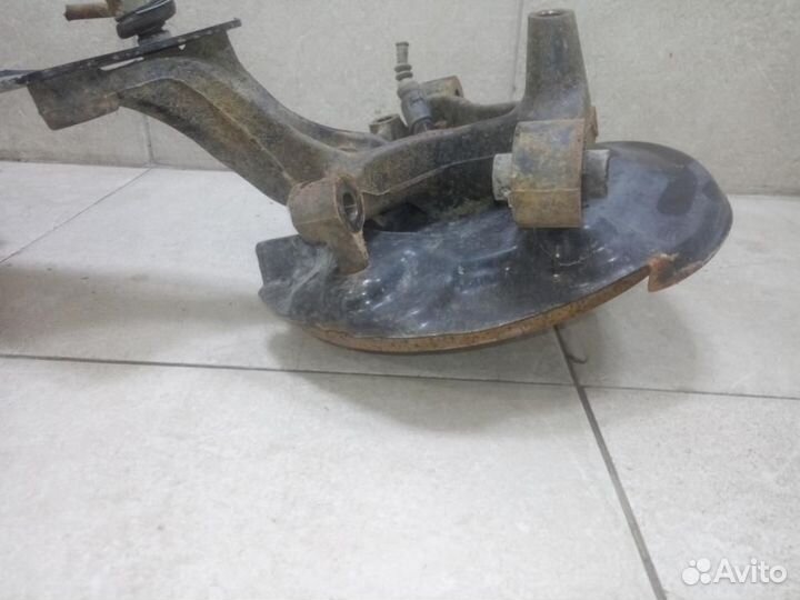 Кулак поворотный задний правый Volkswagen Jetta 5