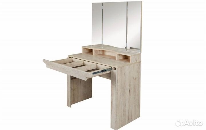 Туалетный столик с зеркалом