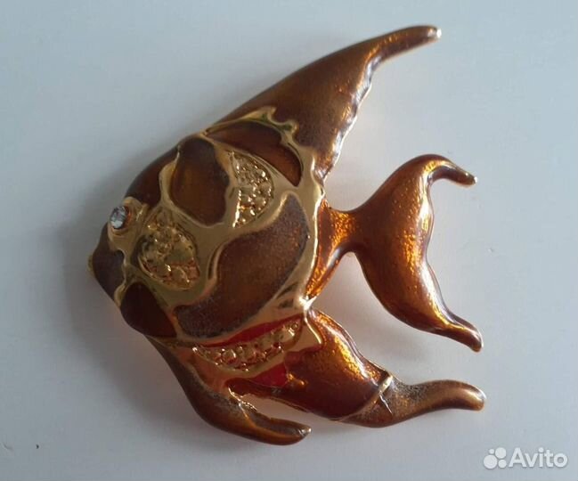 Крупная брошь 