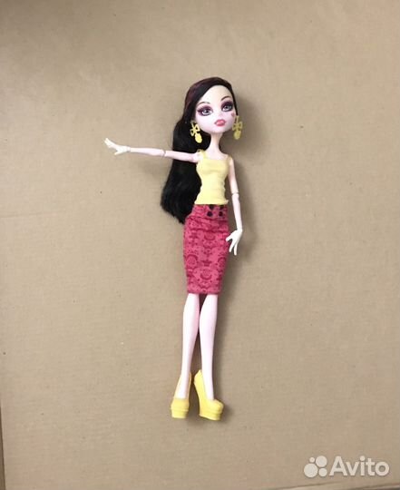 Drakulaura monster high