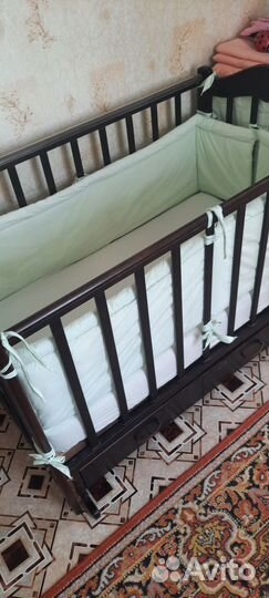 Детская кроватка с поперечным маятником