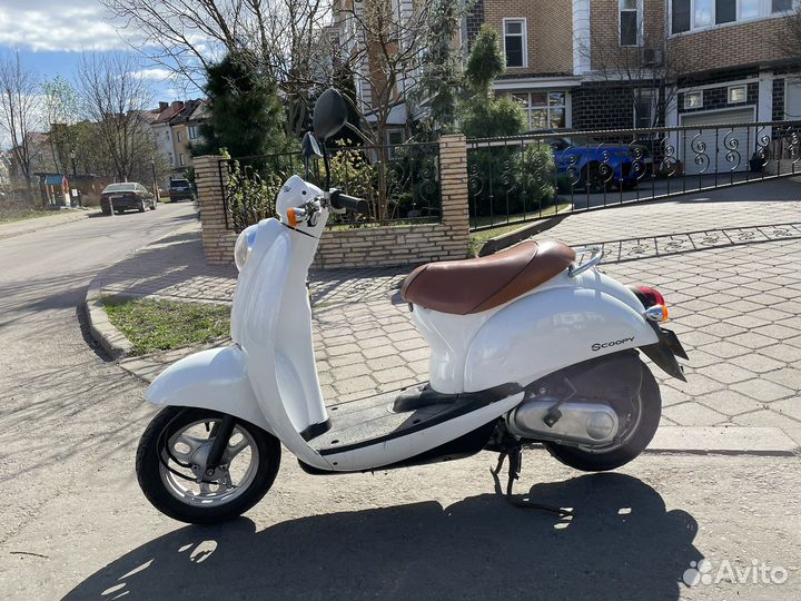Скутер Honda crea scoopy