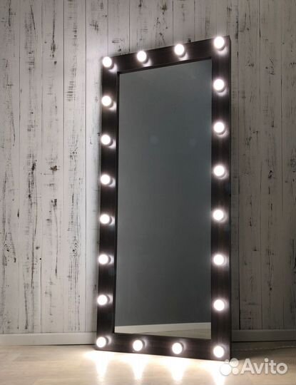Зеркало с подсветкой в полный рост