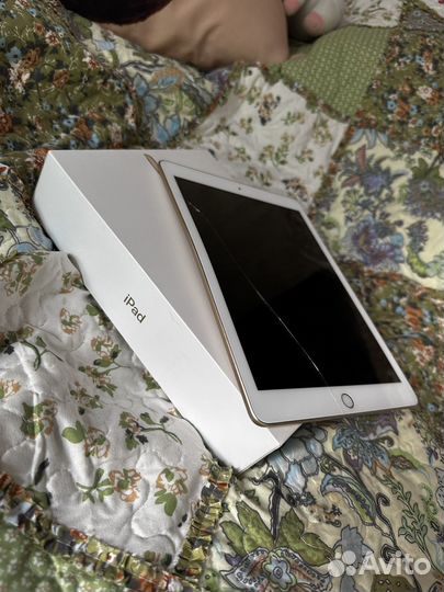 Apple iPad 5 поколения 2017 года 128гб wifi