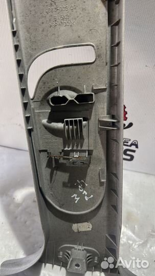 Накладка стойки Ford Mondeo III правая