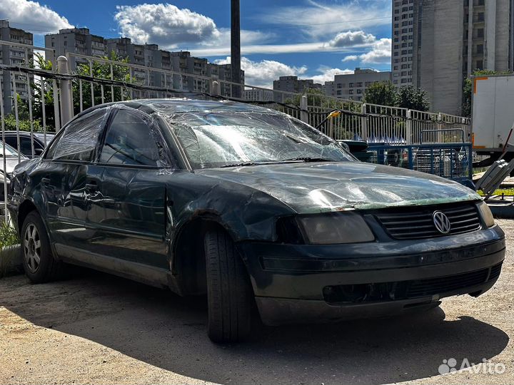 Volkswagen Passat 1.8 МТ, 2000, битый, 240 000 км
