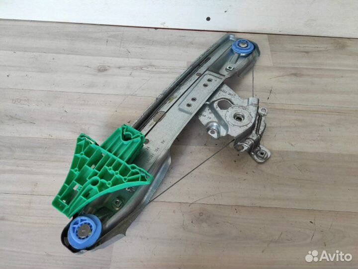 Стеклоподъемник задний правый Opel Astra J 2010