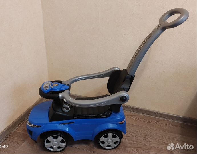 Машина каталка с ручкой