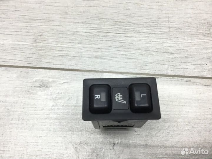 Кнопка обогрева сидений Toyota Corolla хэтчбек