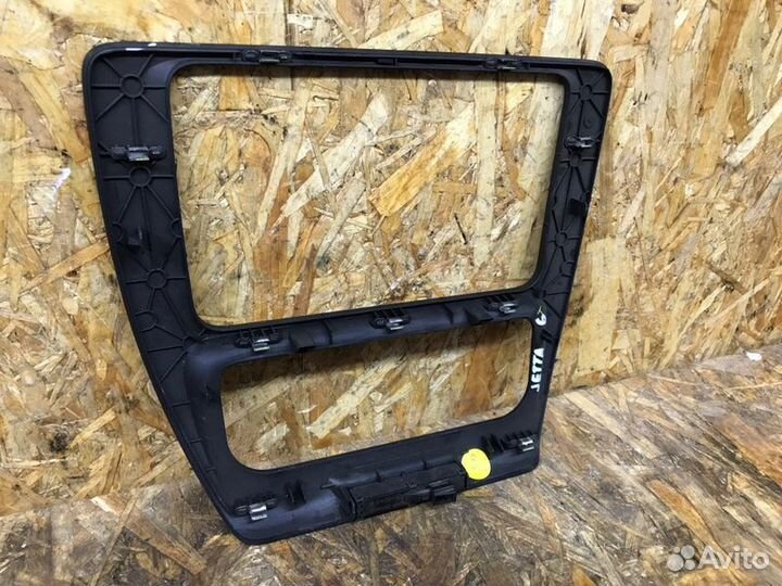 Накладка на торпедо Volkswagen Jetta 6 седан 1.4