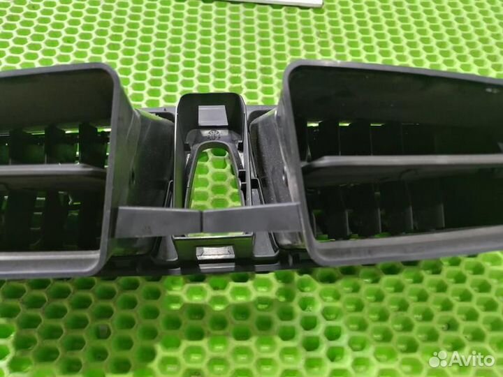 Дефлектор в торпедо центральный Renault Megane 3