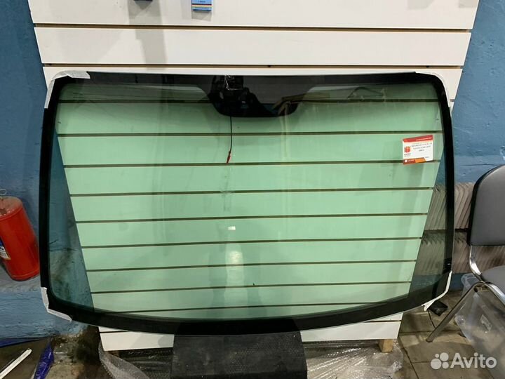 Стекло лобовое Mitsubishi Montero