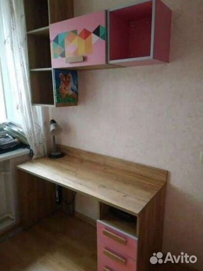 Письменный стол с полками