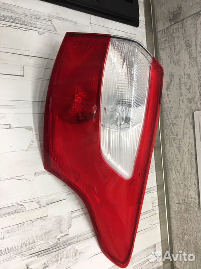 Фонарь задний правый ford focus 3 универсал
