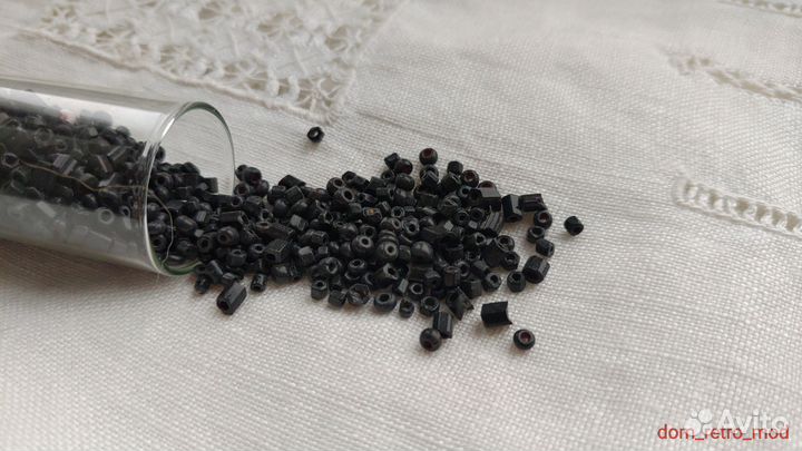 Антикварный чёрный бисер 19 век
