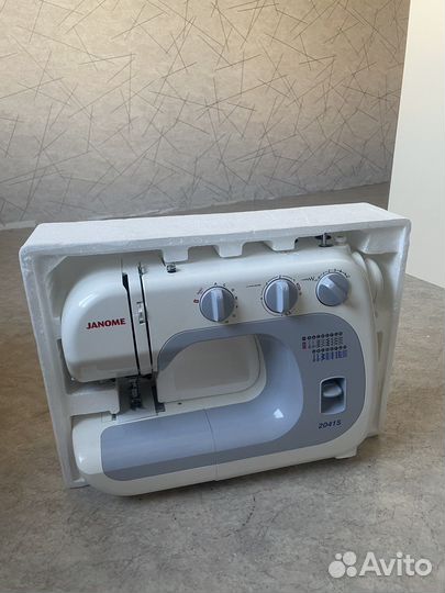 Швейная машина Janome