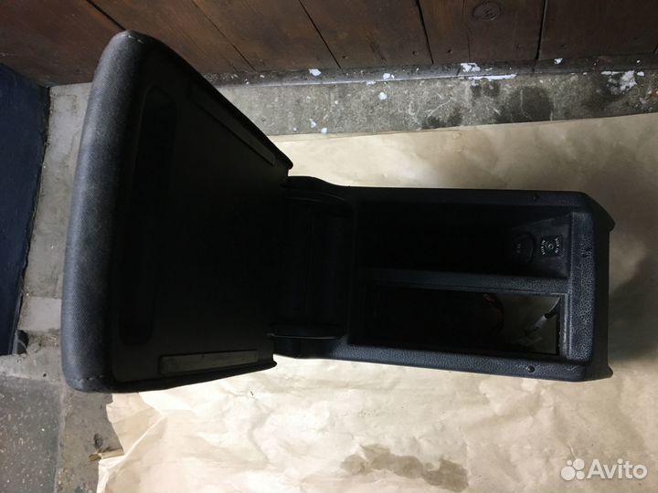 Подлокотник Volkswagen Tiguan 08-17