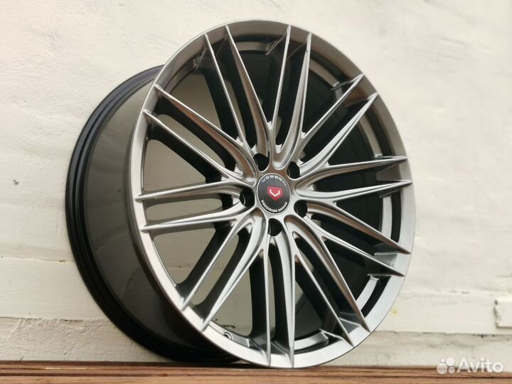 Новые R20 диски Vossen VFS4