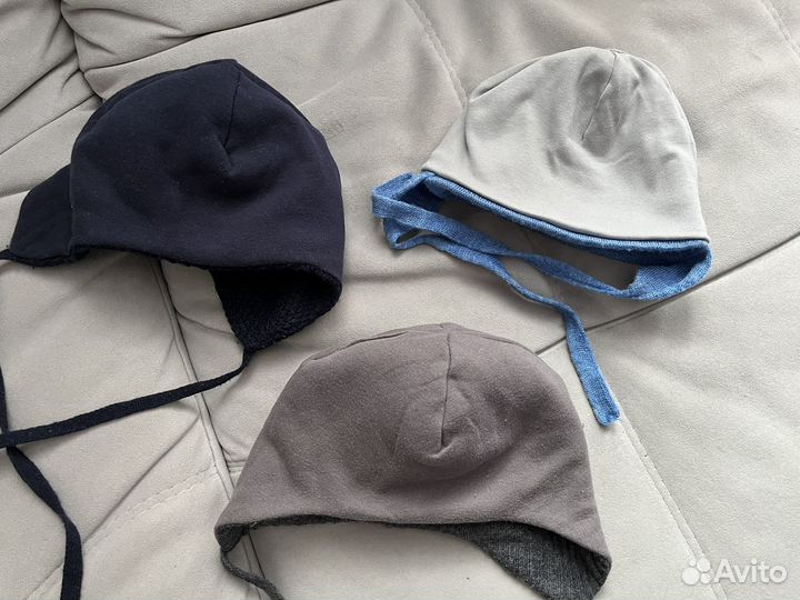 Демисезонные шапки р-р 46-48, на 1 -1.5 года