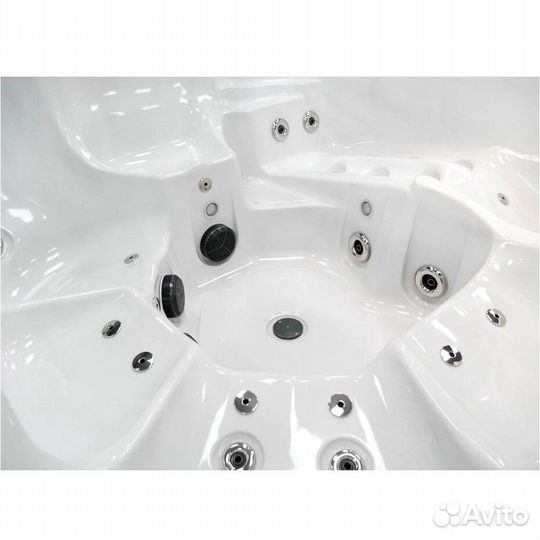 Гидромассажный спа бассейн