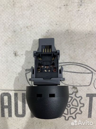Кнопка аварийной сигнализации Toyota Rav4 A30