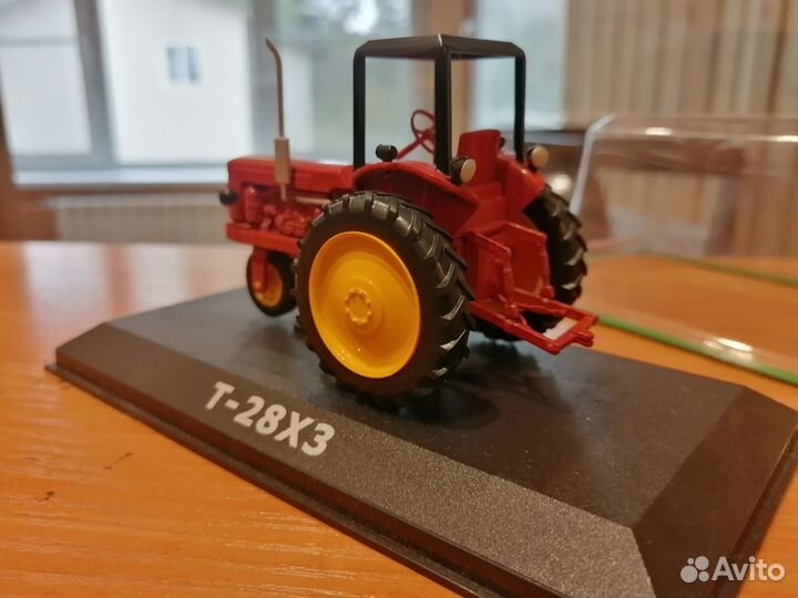 Модель трактора в масштабе 1 43