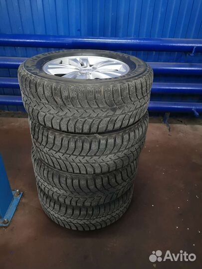Bridgestone Ice Cruiser 5000 235/60 R16