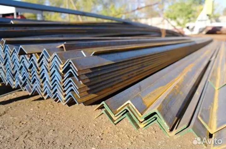 Уголок металлический 100х100х8