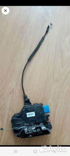 Замок двери прави