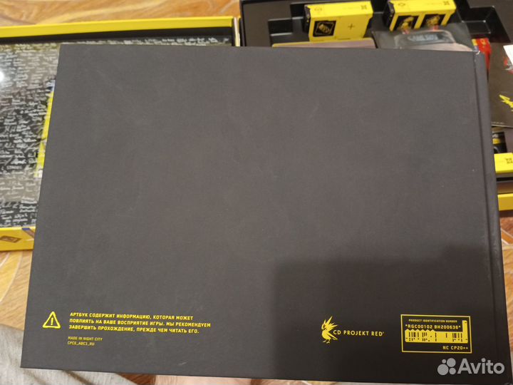 Коллекционный артбук Cyberpunk 2077