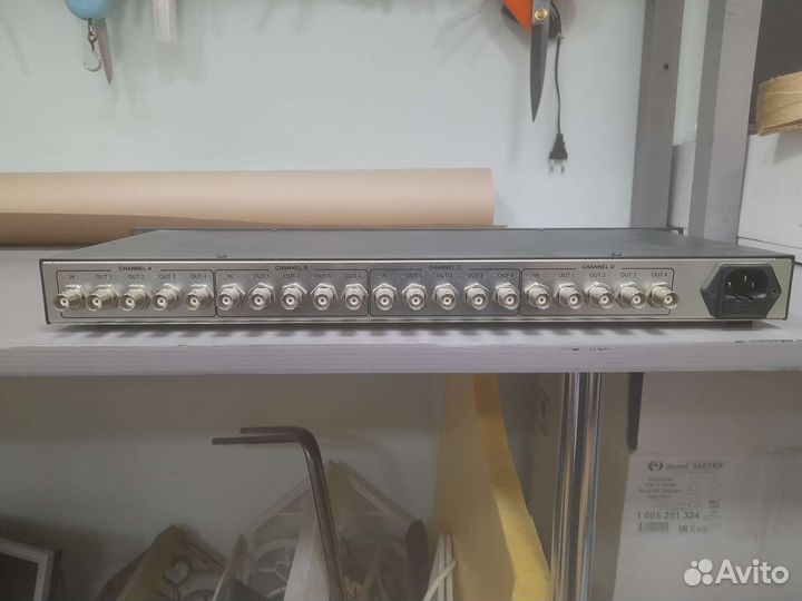 Распределитель видеосигнала Kramer VM-1044