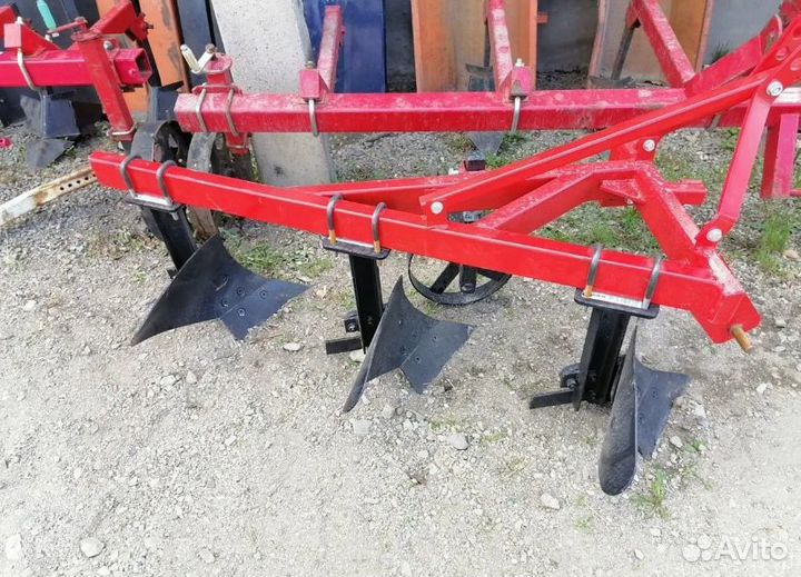 Навесной 3-х корпусный загонный плуг