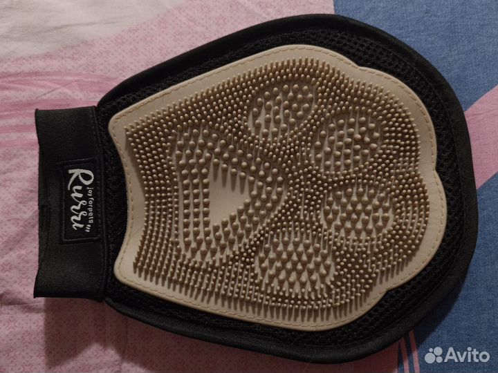 Перчатка для вычесывания шерсти Rurri