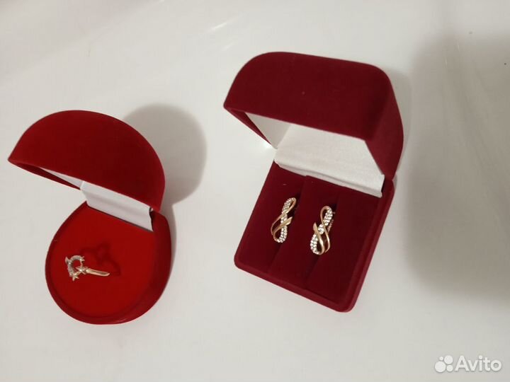 Футляр под кольцо, серьги