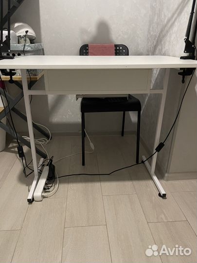 Стол маникюрный