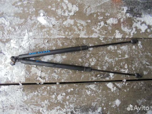 Амортизатор багажника Nissan R'nessa N30 SR20DE