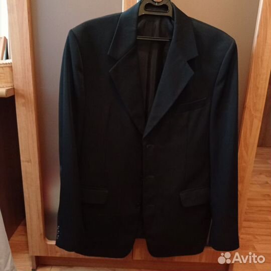 Продам школьный костюм