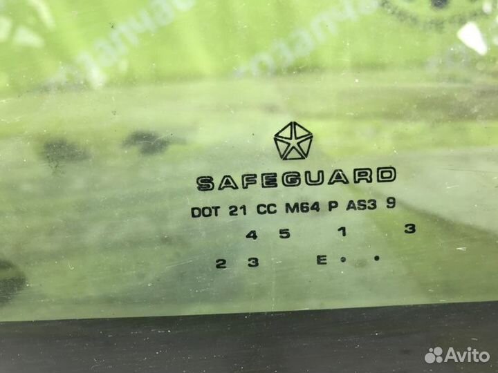 Стекло крыла форточка заднее левое Dodge Caravan 3