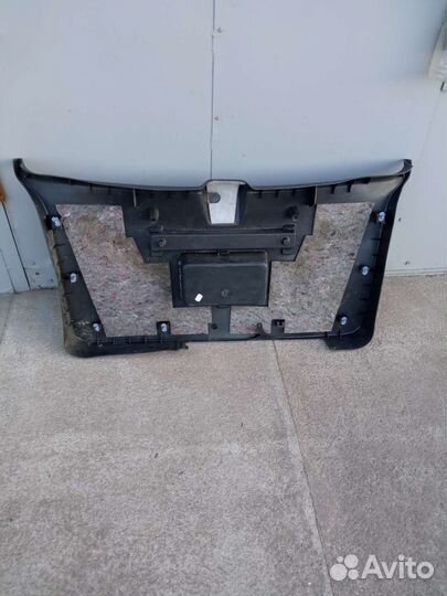 Opel Zafira B обшивки крышки багажника